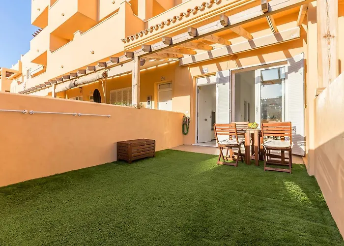 Bajo Con Jardin Y Piscina Cerca De La Playa Dos Dormitorios
