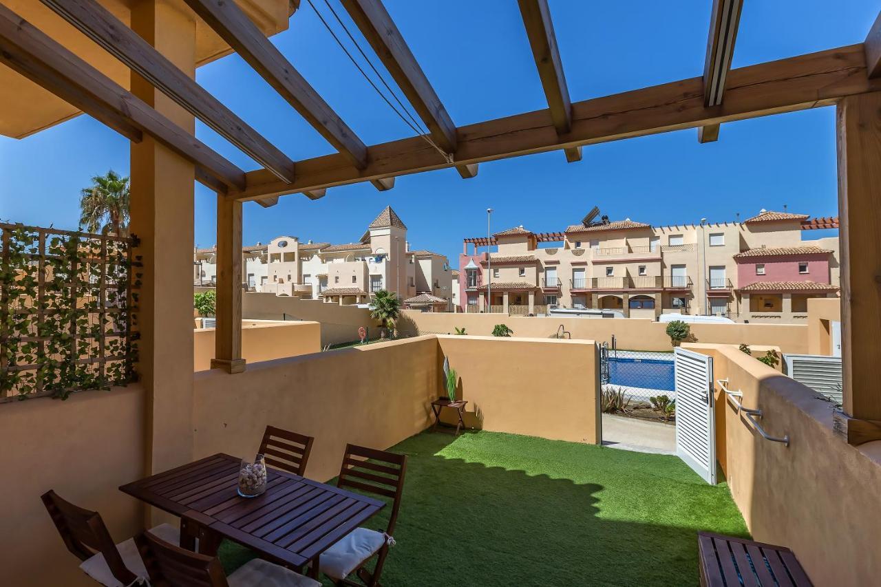 Apartment Bajo Con Jardin Y Piscina Cerca De La Playa Dos *